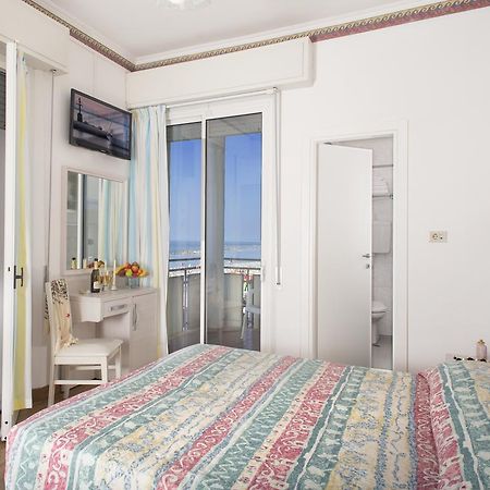 Hotel Titanus Bellaria-Igea Marina Bagian luar foto