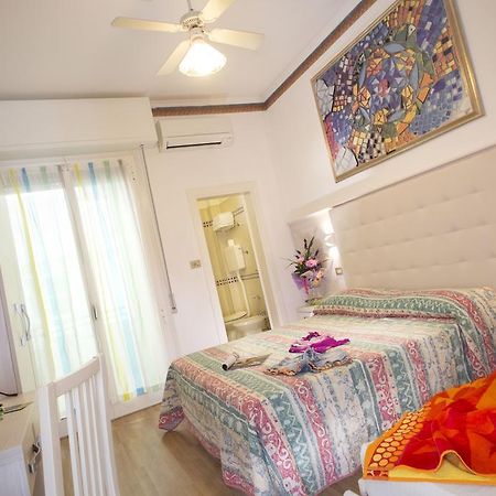 Hotel Titanus Bellaria-Igea Marina Bagian luar foto
