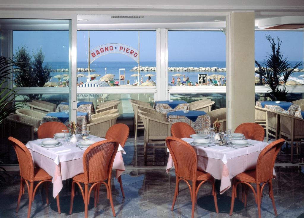 Hotel Titanus Bellaria-Igea Marina Bagian luar foto
