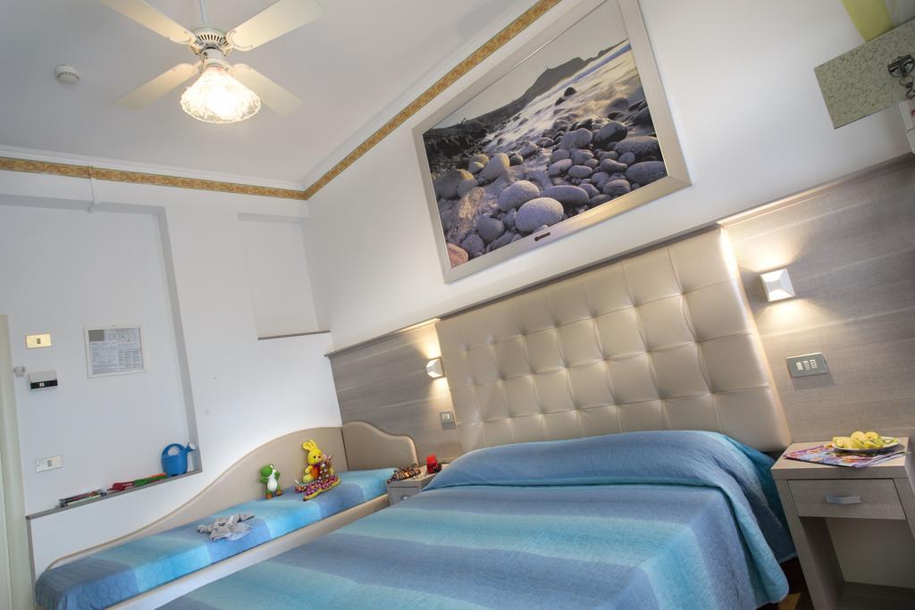Hotel Titanus Bellaria-Igea Marina Bagian luar foto