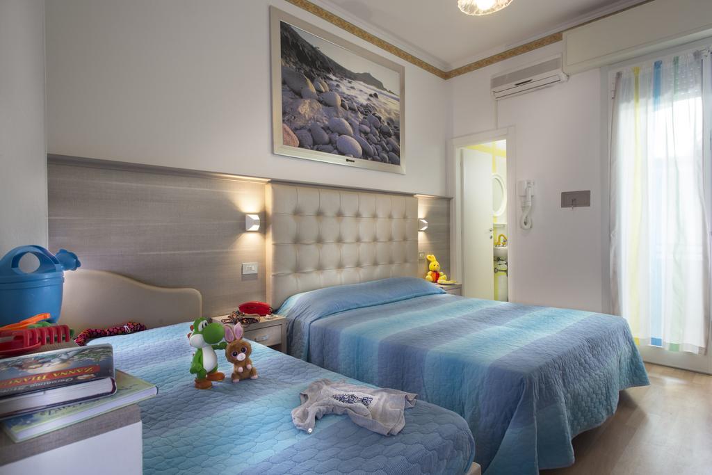 Hotel Titanus Bellaria-Igea Marina Bagian luar foto
