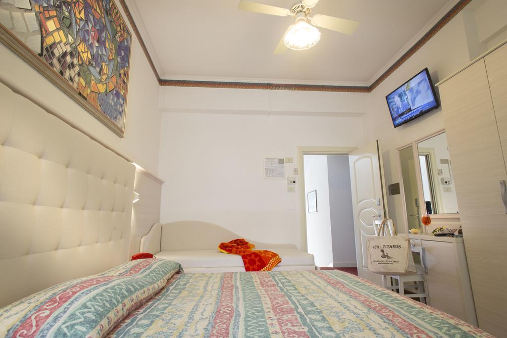 Hotel Titanus Bellaria-Igea Marina Bagian luar foto