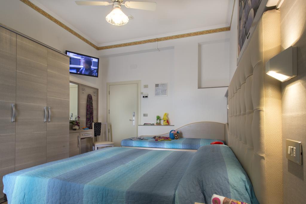 Hotel Titanus Bellaria-Igea Marina Bagian luar foto