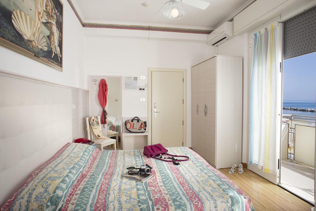 Hotel Titanus Bellaria-Igea Marina Bagian luar foto