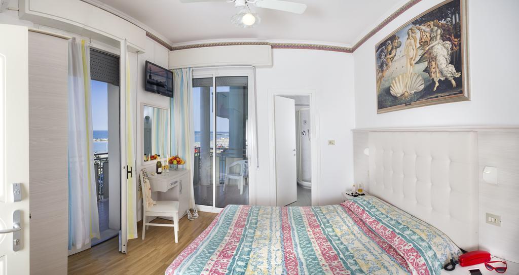 Hotel Titanus Bellaria-Igea Marina Bagian luar foto