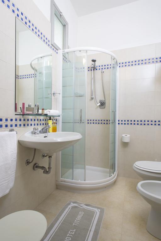 Hotel Titanus Bellaria-Igea Marina Bagian luar foto