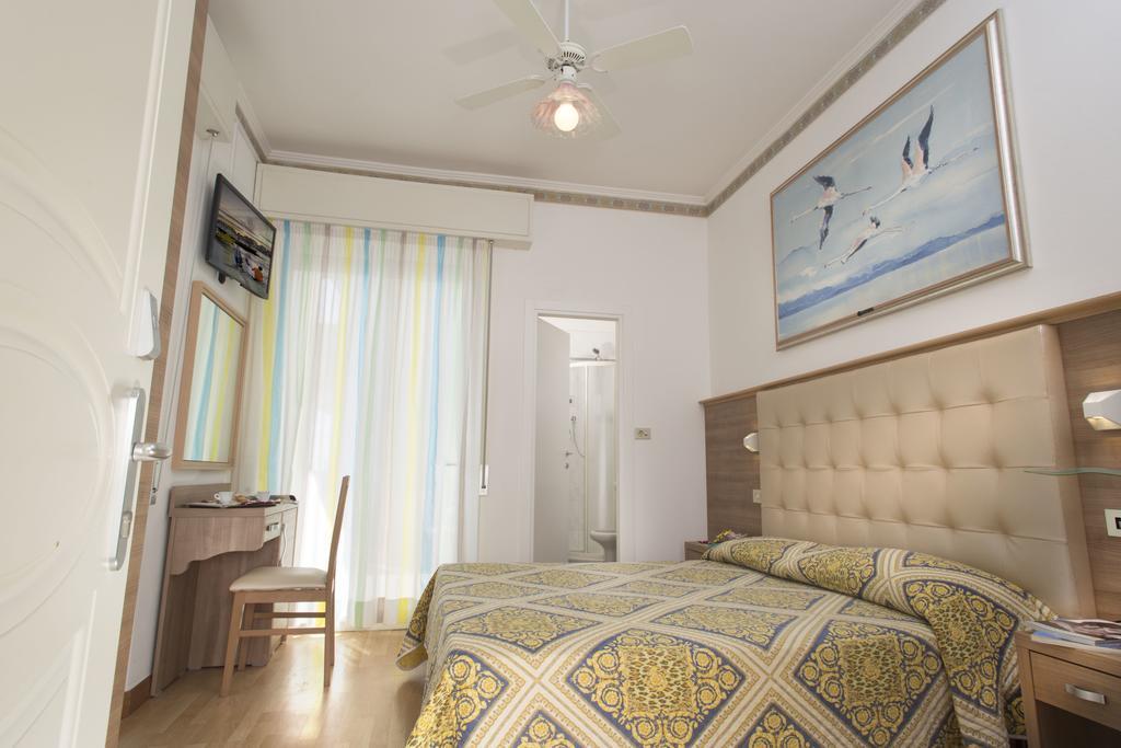 Hotel Titanus Bellaria-Igea Marina Bagian luar foto