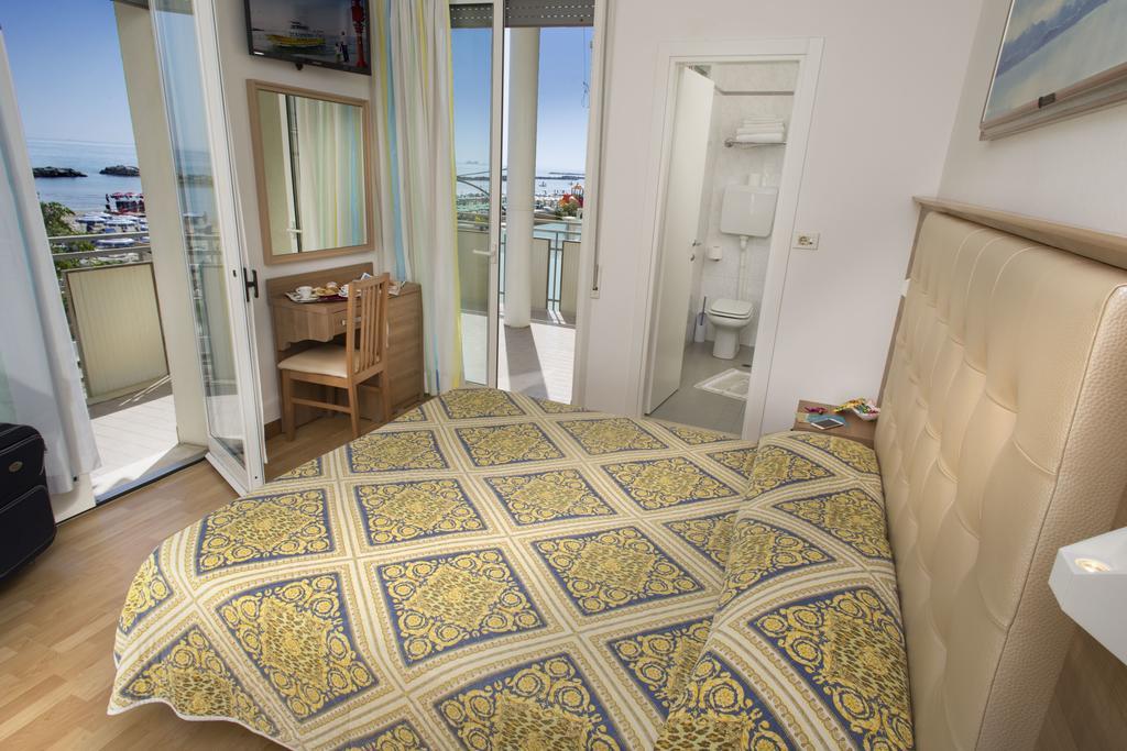 Hotel Titanus Bellaria-Igea Marina Bagian luar foto