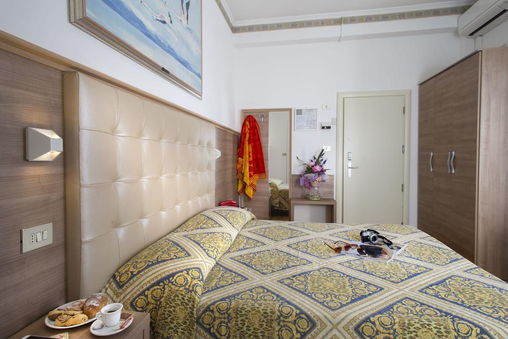 Hotel Titanus Bellaria-Igea Marina Bagian luar foto