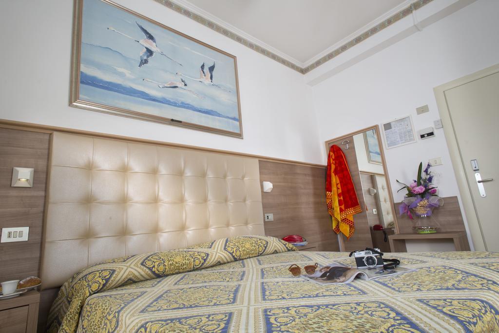 Hotel Titanus Bellaria-Igea Marina Bagian luar foto