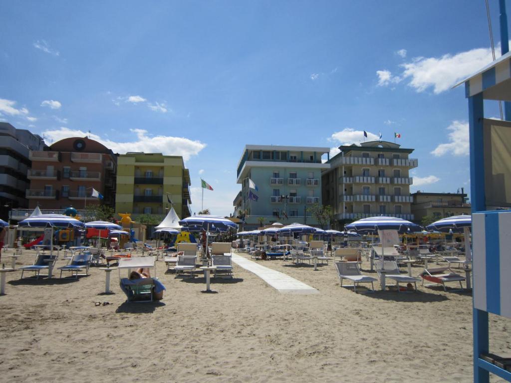 Hotel Titanus Bellaria-Igea Marina Bagian luar foto