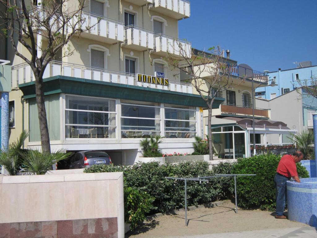 Hotel Titanus Bellaria-Igea Marina Bagian luar foto