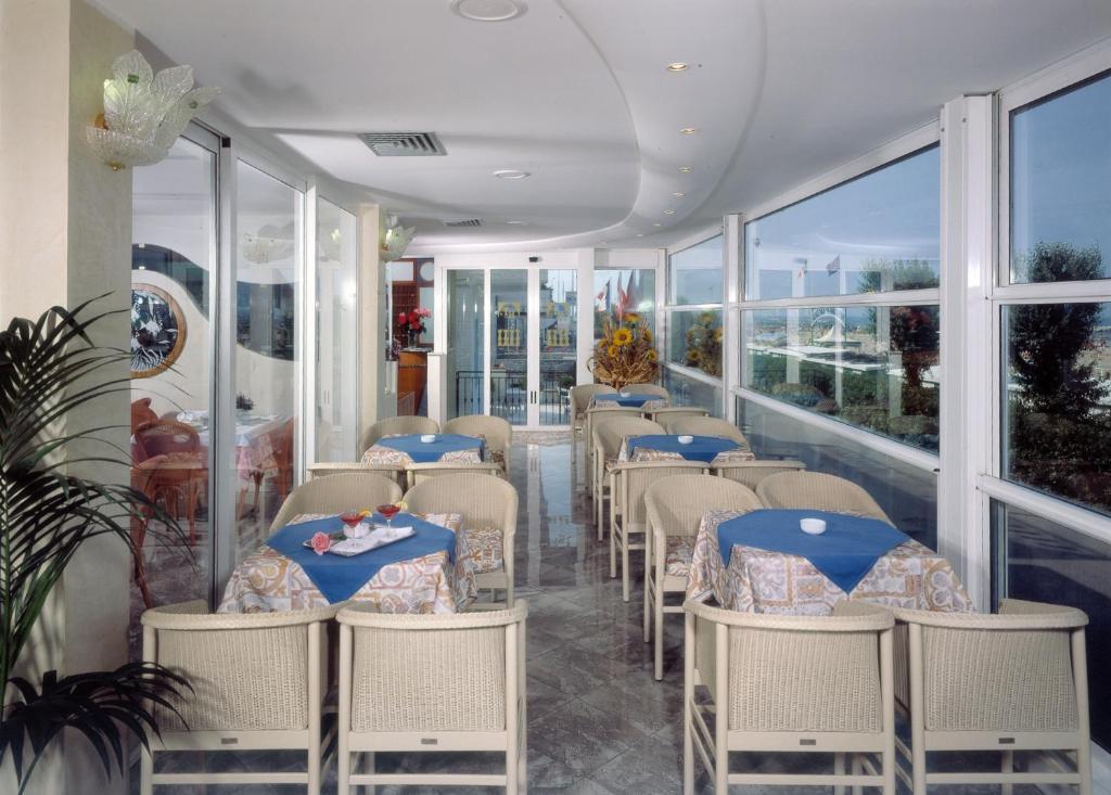 Hotel Titanus Bellaria-Igea Marina Bagian luar foto
